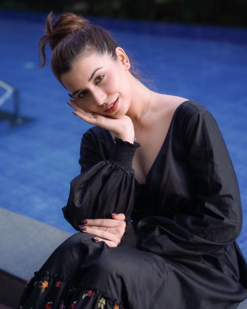 Chitranshi Dhyani wears Geisha Designs Black Outfit for Photoshoot, January 2022 1