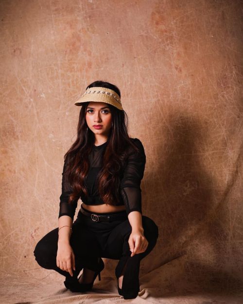Jannat Zubair Photoshoot in Black Top with Denim Done By Anish Ajmera, December 2021