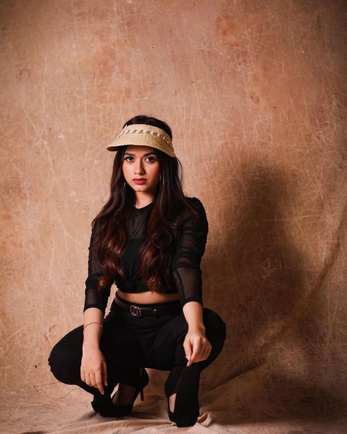 Jannat Zubair Photoshoot in Black Top with Denim Done By Anish Ajmera, December 2021 4