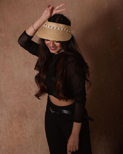 Jannat Zubair Photoshoot in Black Top with Denim Done By Anish Ajmera, December 2021 5