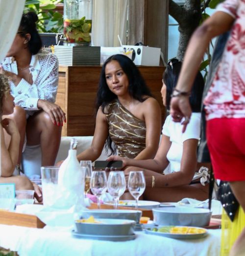 Karrueche Tran Enjoy Food with Friends in Miami Beach 1