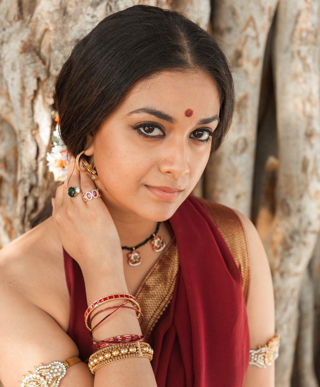 Keerthy Suresh in Aarcha Look at the set of Marakkar: Lion of the Arabian Sea Movie, December 2021 Keerthy Suresh in Aarcha Look at the set of Marakkar: Lion of the Arabian Sea Movie, December 2021