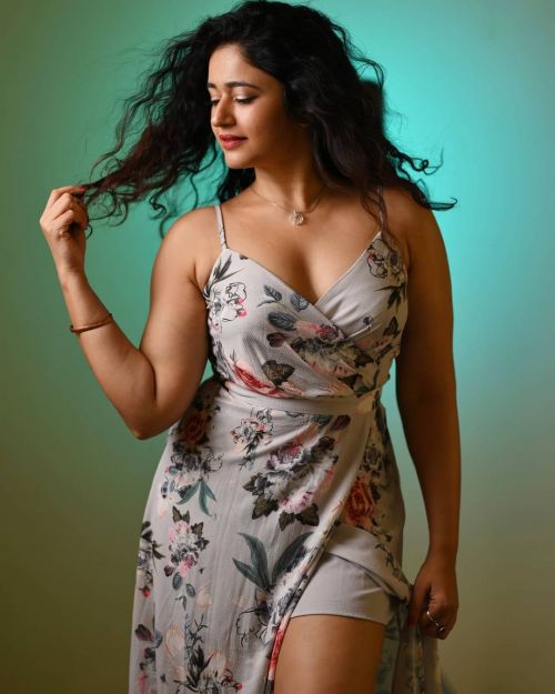 Poonam Bajwa in a Floral Dress Photoshoot by Unique Amit, January 2022
