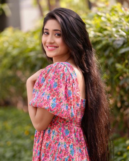 Shivangi Joshi Shared Her Pictures on Instagram in Beautiful Floral Dress, January 2022 2