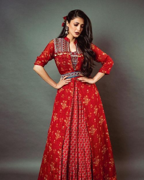 Shruti Haasan wears Navras Rose Beaded Lehenga Set Designed by Label Anushree, November 2021 5