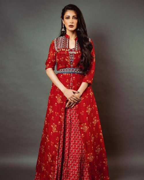 Shruti Haasan wears Navras Rose Beaded Lehenga Set Designed by Label Anushree, November 2021 6