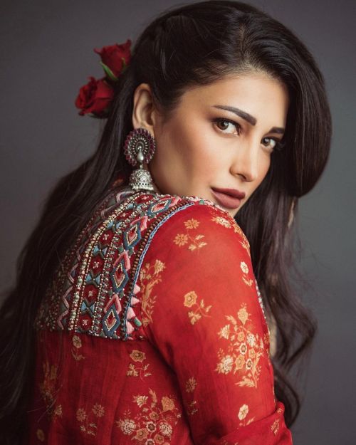 Shruti Haasan wears Navras Rose Beaded Lehenga Set Designed by Label Anushree, November 2021 5