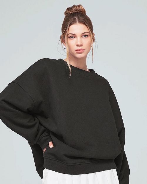Aga Wojtasik seen in Alo Yoga Outfit During Photoshoot, February 2022 1