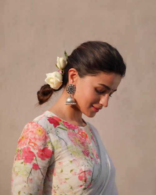 Alia Bhatt wears Floral Print Saree Designed by Anavila, February 2022 5