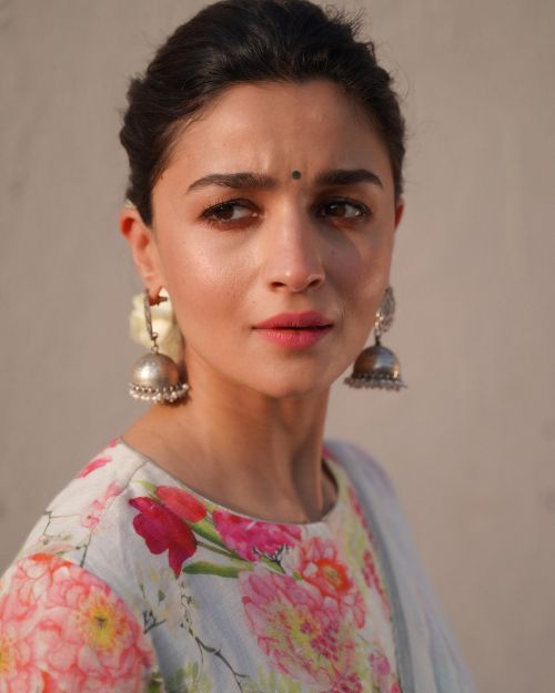 Alia Bhatt wears Floral Print Saree Designed by Anavila, February 2022 6