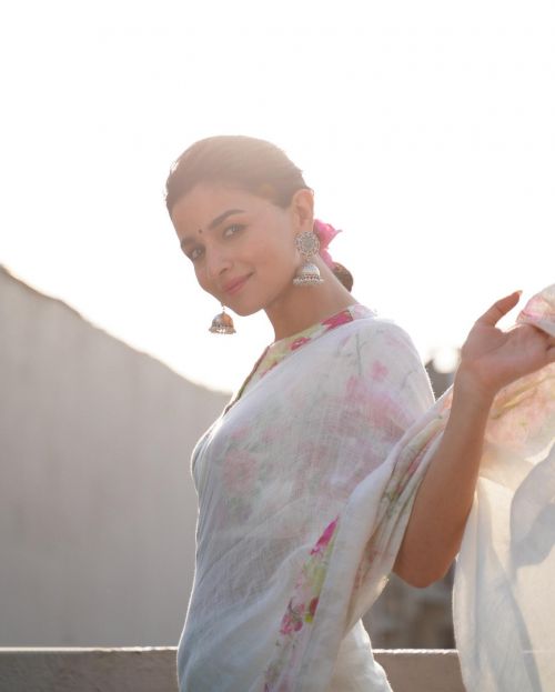 Alia Bhatt wears Floral Print Saree Designed by Anavila, February 2022 7