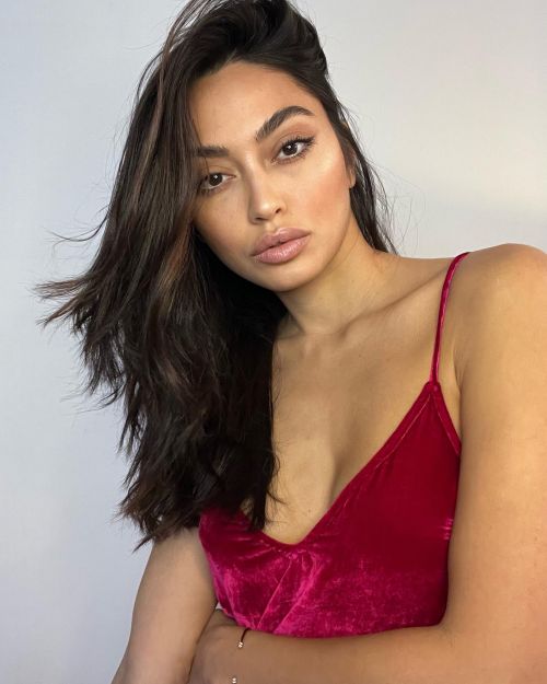 Ambra Gutierrez Shares Photos in Pink Short Dress in Her Instagram, March 2022 1