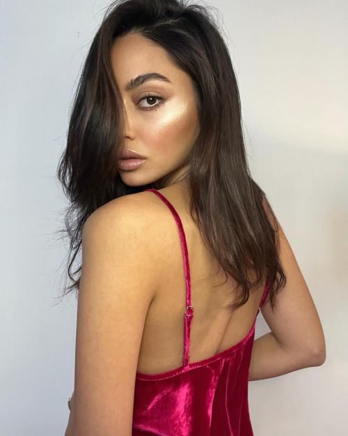 Ambra Gutierrez Shares Photos in Pink Short Dress in Her Instagram, March 2022 7