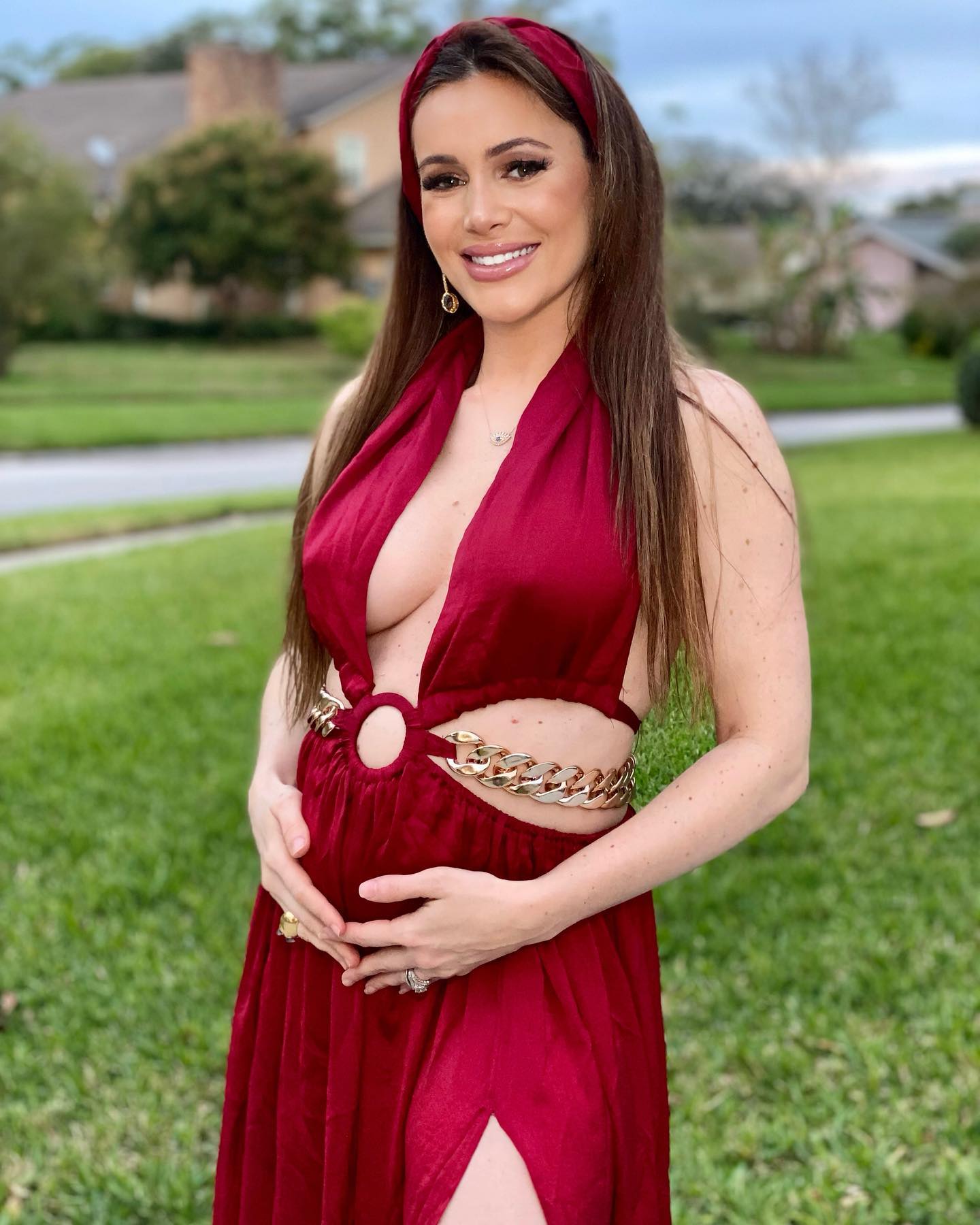 Pregnant Caroline de Campos Photoshoot in Red Outfit Design by SAMIYA, March 2022 1