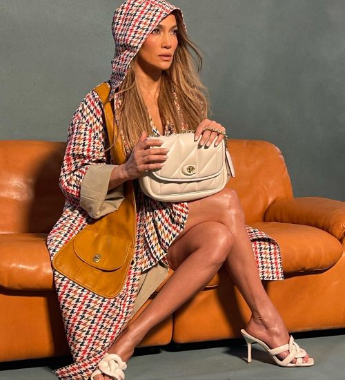 Jennifer Lopez promotes Coach handbags on her Instagram, April 2022 2