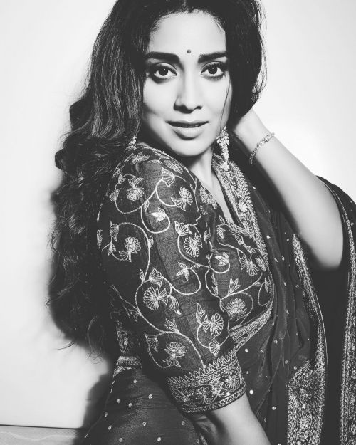 Shriya Saran in Purple Saree Photoshoot, April 2022 3