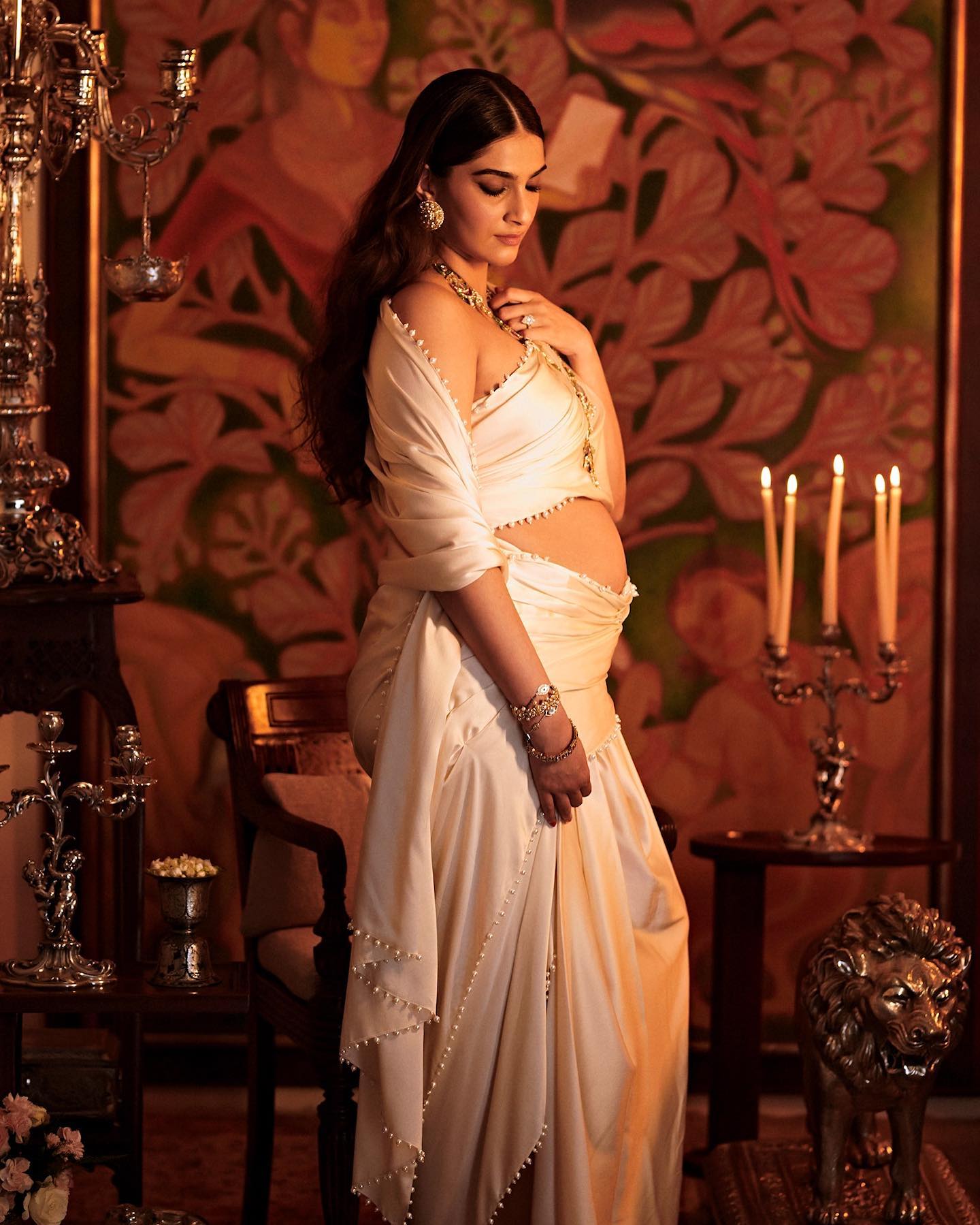 Sonam Kapoor Sizzling Photoshoot with Baby bump, April 2022 3