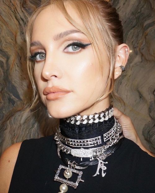 Ashlee Simpson celebrates Grammy night with Steven Tyler, April 2022 2