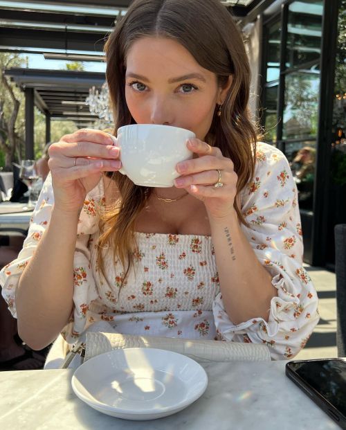 Ashley Greene enjoys Matcha Latte Tea in Restaurant, April 2022