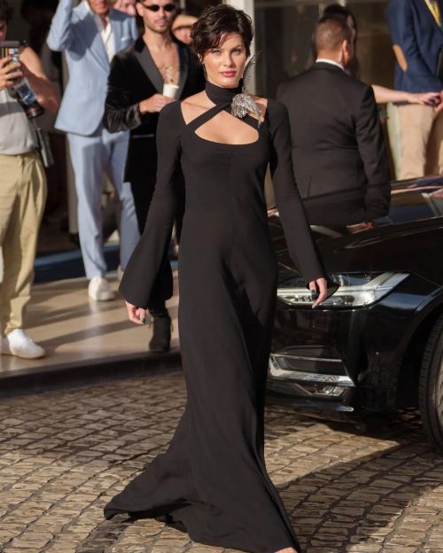 Isabeli Fontana seen in Black Designer Gown at 75th Cannes Film Festival 2022 4