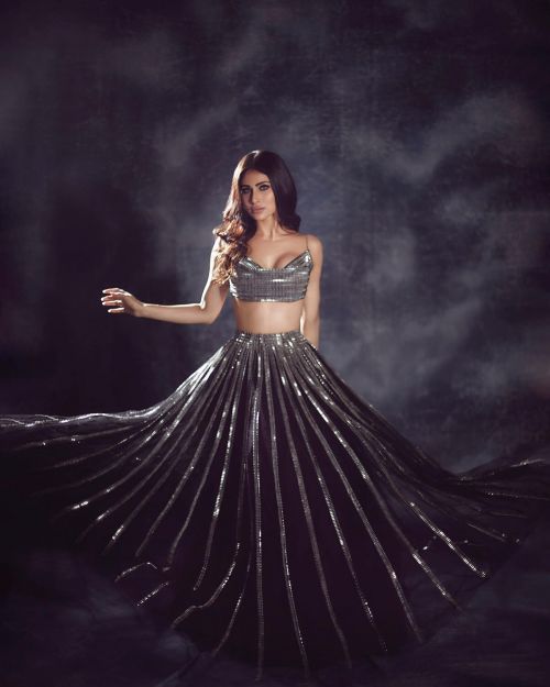 Mouni Roy seen in Silver Deep-neck Blouse and Lehanga, May 2022 7