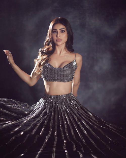 Mouni Roy seen in Silver Deep-neck Blouse and Lehanga, May 2022 7