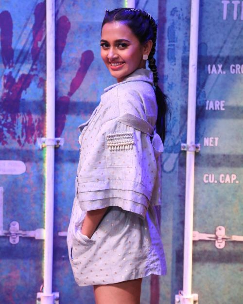 Tejasswi Prakash wears Short Hoodie and Long Pink Boots in Photoshoot, May 2022 9