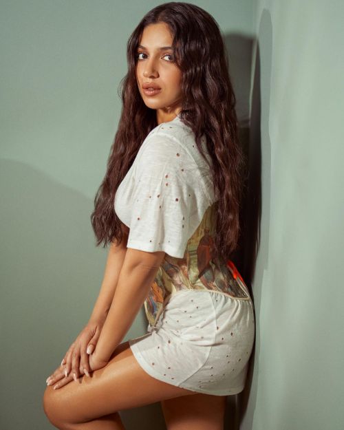 Bhumi Pednekar flashes her legs in Short Dress in Photoshoot 2