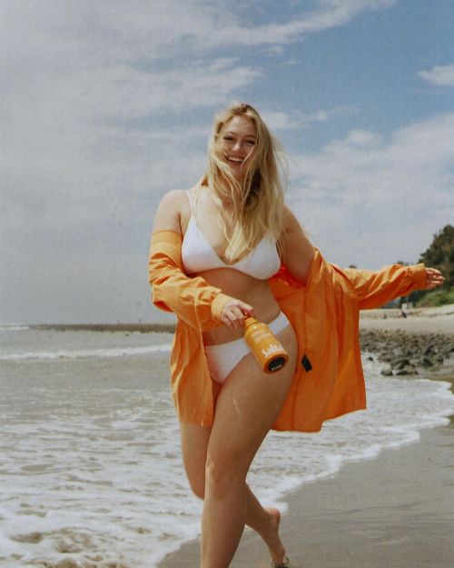 Iskra Lawrence promotes the Saltair brand product, Jun 2022 3