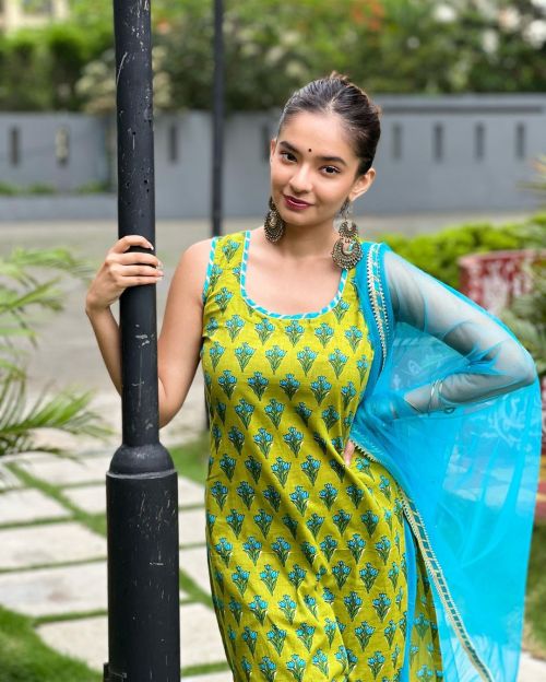 Anushka Sen shared her photos in ethnic wear on Social Media