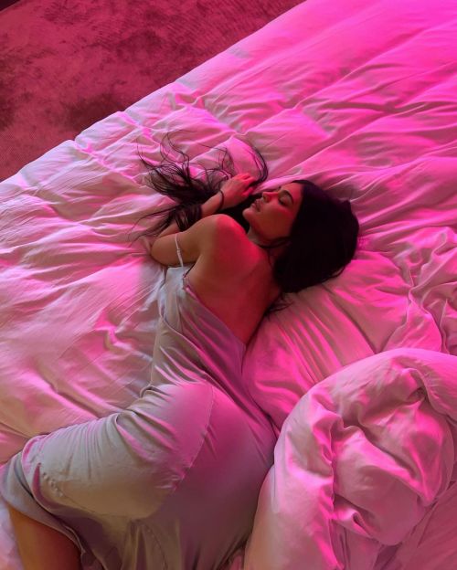 Kylie Jenner poses on her Bed - Instagram Pictures 4