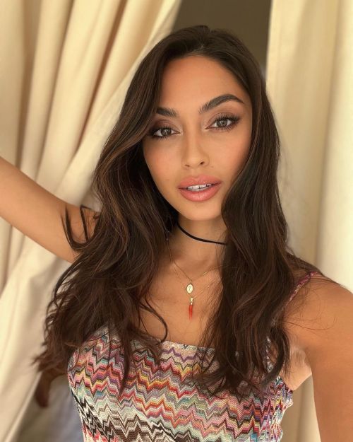 Ambra Gutierrez seen in Stylish Outfit During Photoshoot 5