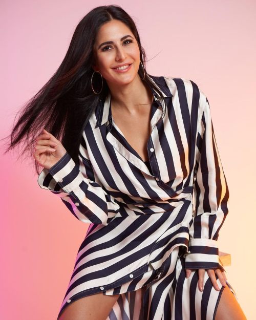 Katrina Kaif flashes her legs in Satin Black and White Lining Outfit