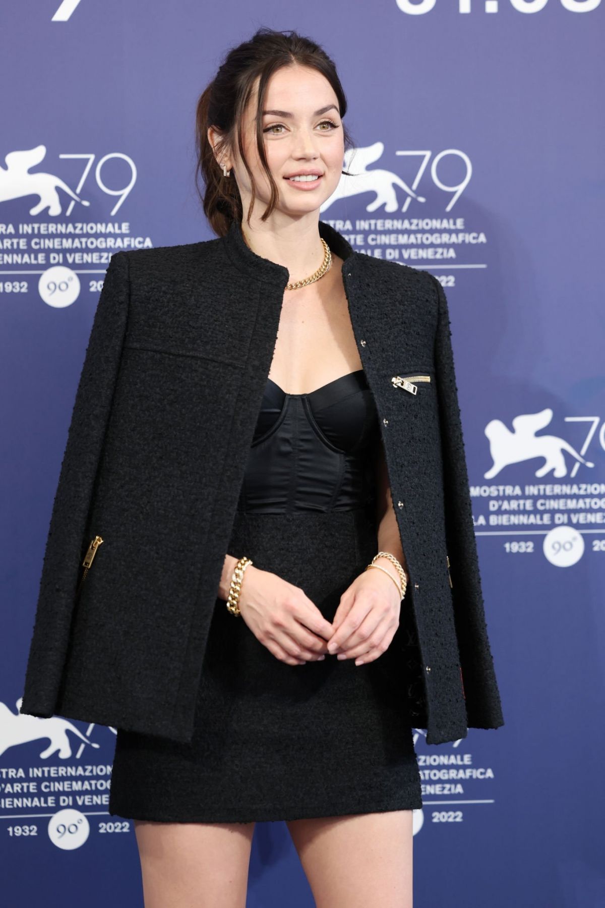 Ana de Armas flashes her legs in Short Dress at 2022 Venice Film Festival 2