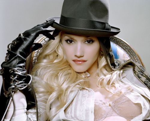 Gwen Stefani Throwback Photoshoot for Glamour Magazine 2005 Issue 9
