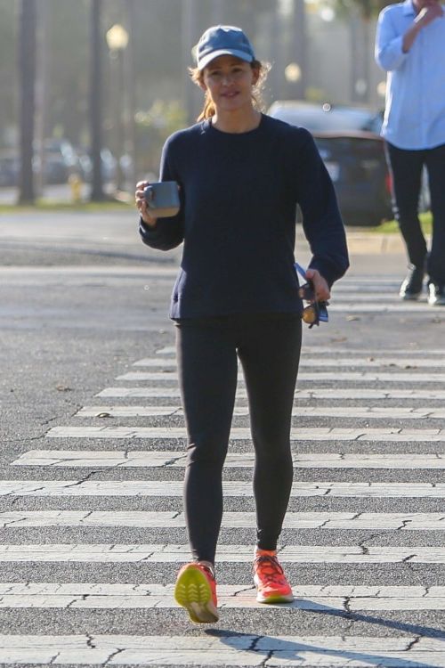 Jennifer Garner in Tights Day Out for Coffee in Brentwood 4