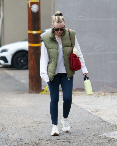 Dakota Fanning in Puffer Jacket and Tights Day Out in Los Angeles, Oct 2022 1
