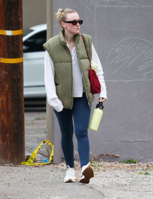 Dakota Fanning in Puffer Jacket and Tights Day Out in Los Angeles, Oct 2022 3