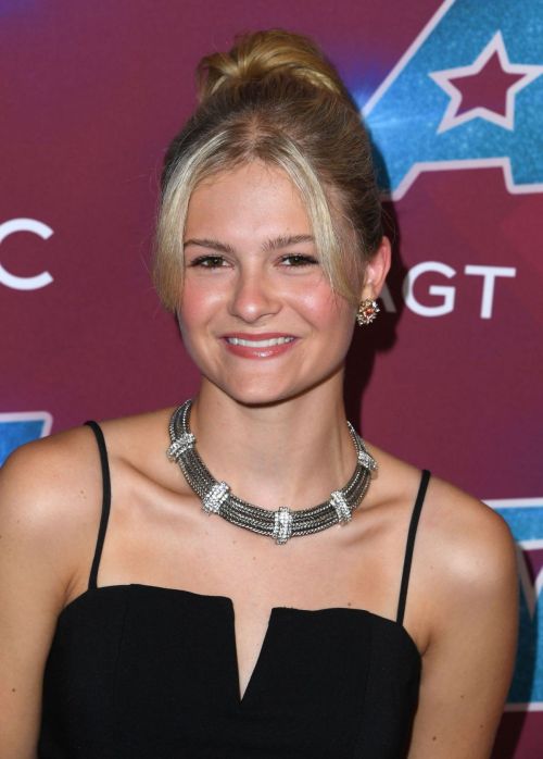 Darci Lynne Farmer attends America