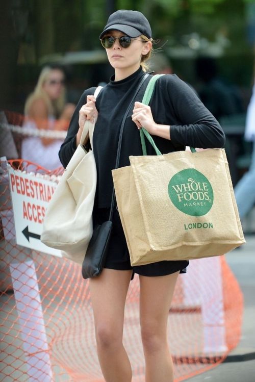 Elizabeth Olsen Day Out Shopping for Groceries in Los Angeles, Sep 2022
