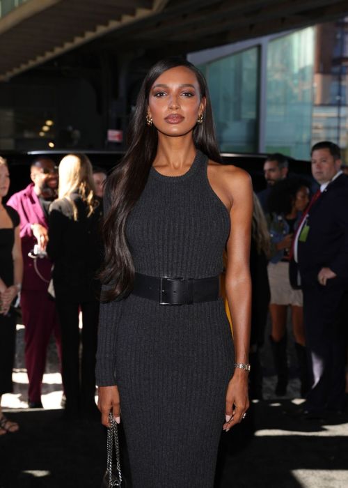 Jasmine Tookes attends Michael Kors Fashion Show at NYFW in New York, Sep 2022 2