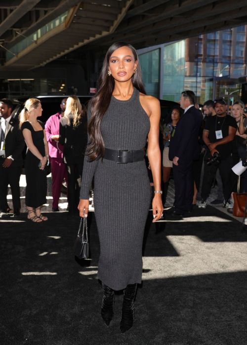Jasmine Tookes attends Michael Kors Fashion Show at NYFW in New York, Sep 2022 2