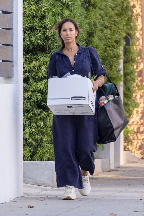 Leona Lewis in Dark Blue Outfit Out and About in Los Angeles, Sep 2022 2