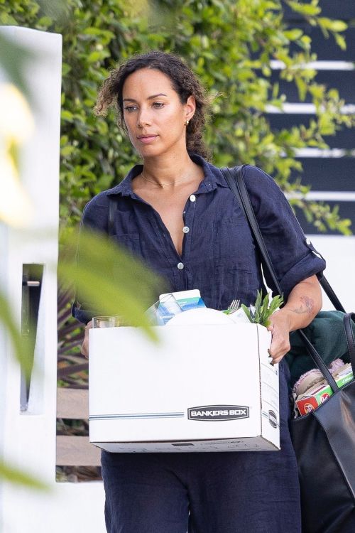 Leona Lewis in Dark Blue Outfit Out and About in Los Angeles, Sep 2022 2