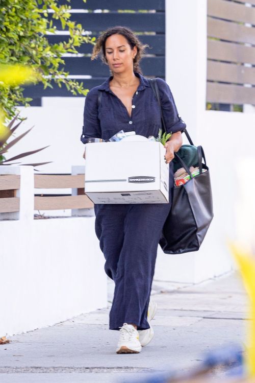 Leona Lewis in Dark Blue Outfit Out and About in Los Angeles, Sep 2022 3