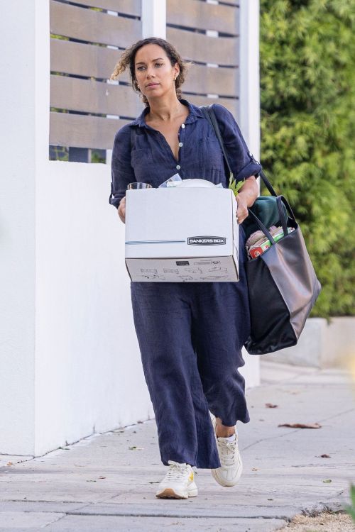 Leona Lewis in Dark Blue Outfit Out and About in Los Angeles, Sep 2022 6