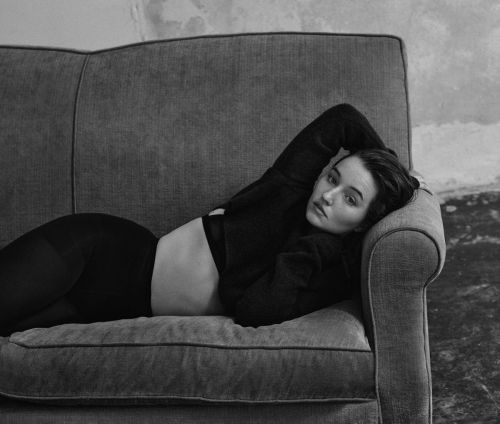 Kaitlyn Dever Black and White Photo Shoot for Heroine Magazine, Fall/Winter 2022 2