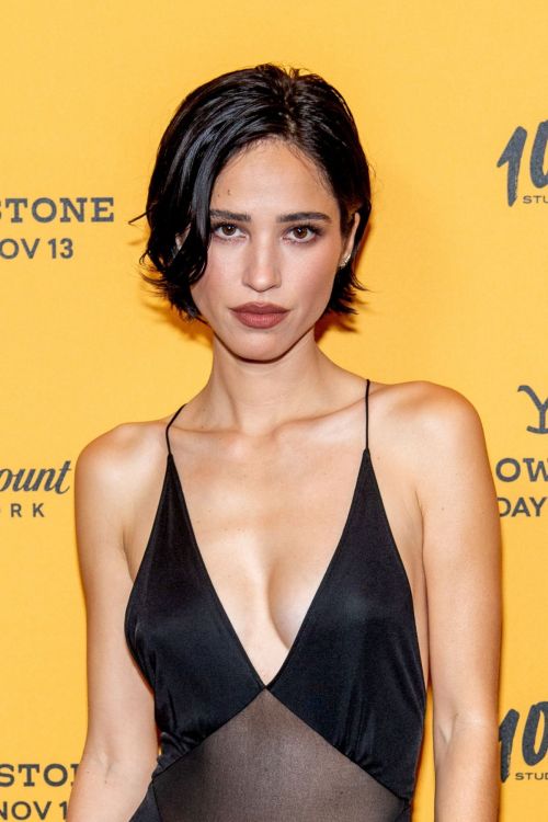 Kelsey Asbille attends Yellowstone Season 5 Premiere in New York 3
