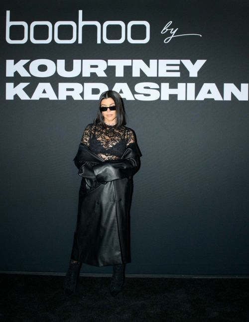 Kourtney Kardashian attends Boohoo by Kourtney Kardashian Fashion Show in New York, Sep 2022 5