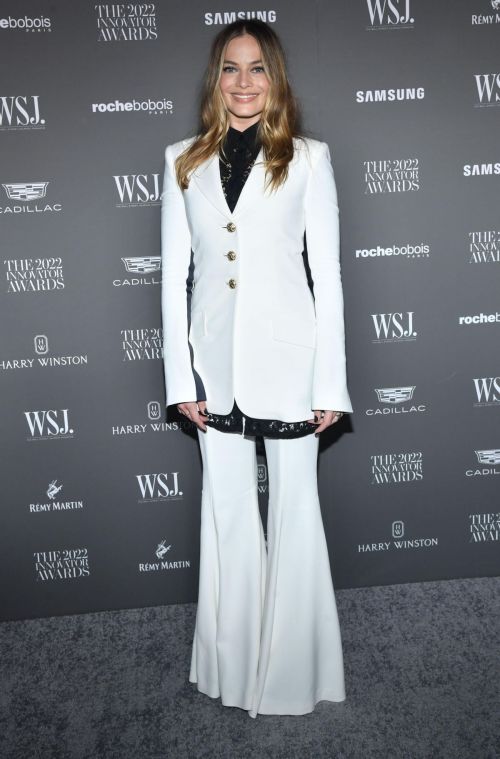 Margot Robbie seen in White Outfit at WSJ Magazine 2022 Innovator Awards in New York, Nov 2022